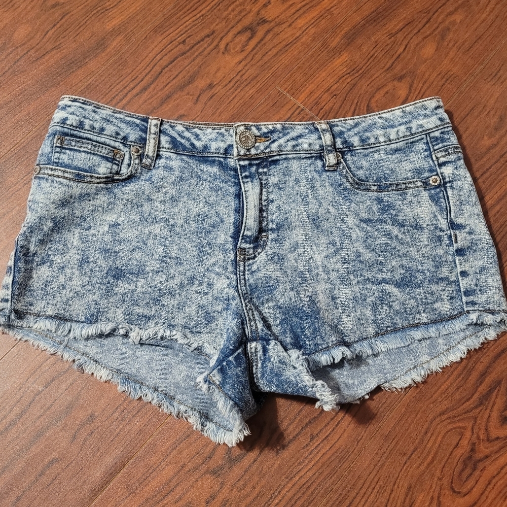 Acid wash blue jean shorts size large